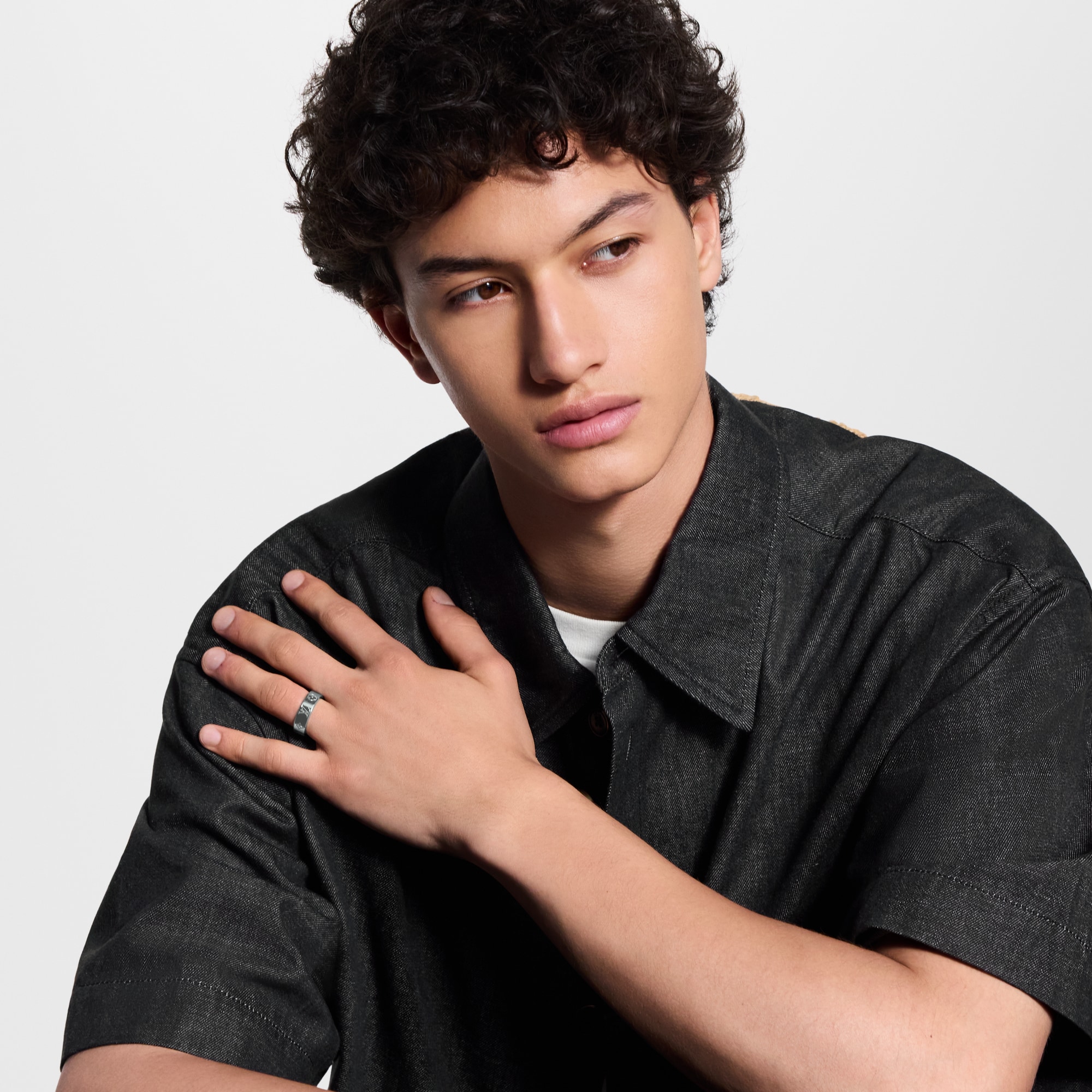 LOUIS VUITTON ルイヴィトン LV モザイク シグネット 黒 リング リング・LV モザイク S00｜ルイ・ヴィトン 公式サイト - M1670S